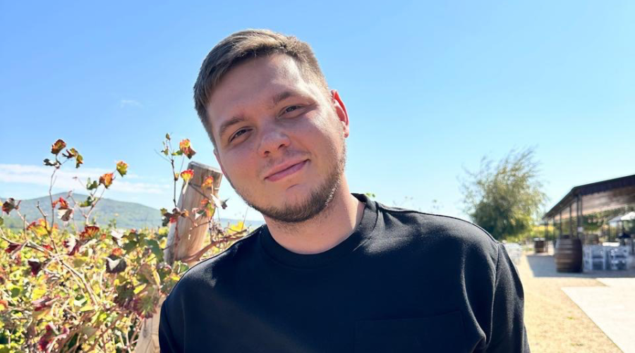 Владислав Максимов