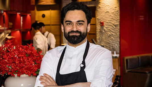 «Хулиганская Япония»: как Эльдар Мурадов переосмысливает японскую кухню в ресторане Coba